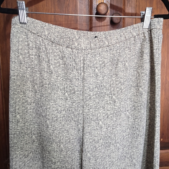 Eileen Fisher Ecru Broken Chevron Pattern Wide Crop Pants - Medium - Picture 10 of 11